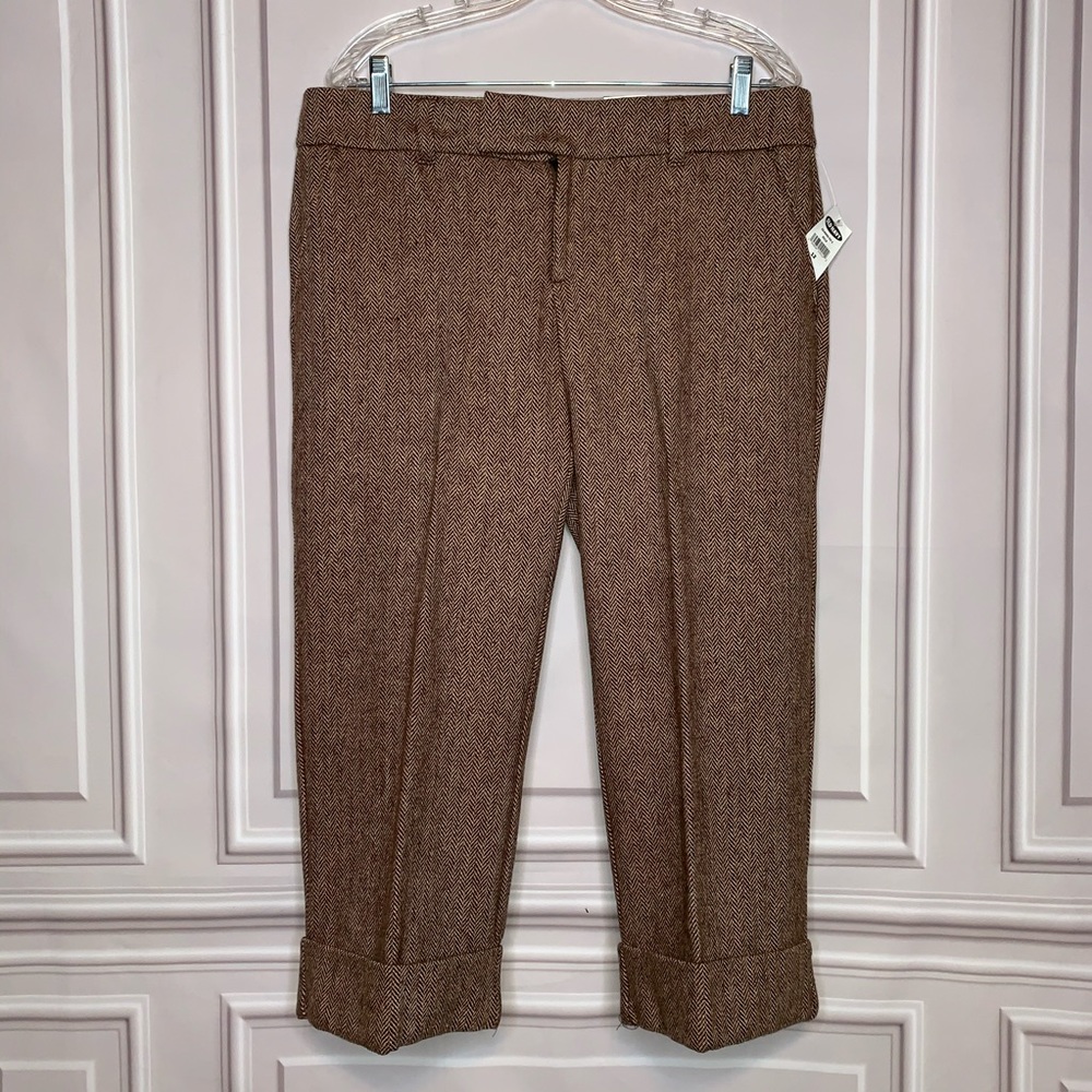 Size 12. Old Navy wool crop pant. Low rise.